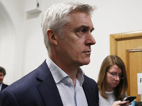 Майкл Калви в суде не признал вину о растрате